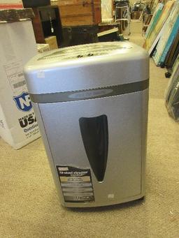 Staples 10 Sheets Capacity Shredder w/ Waste Bin on Casters