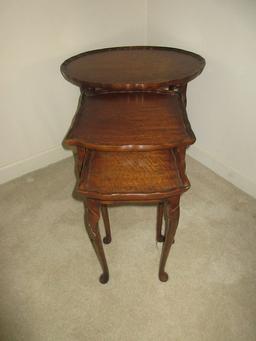 Impressive Set of 3 Mahogany Queen Anne Style Pie Crust Nesting Tables w/ Carved Knee