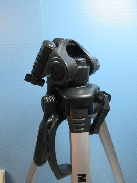 Canon EOS Digital Rebel XT w/Built-In Flash,2 Zoom Lens,Filter,Battery,Charger,Tripod & Bag