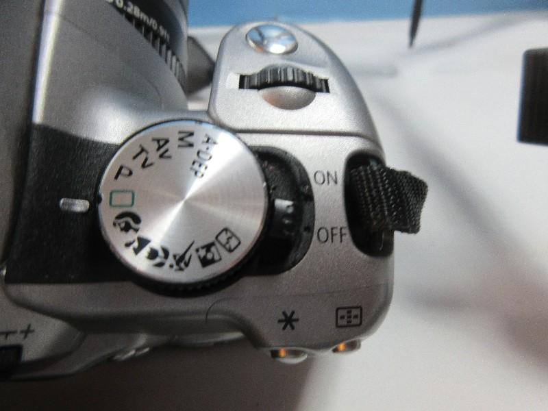 Canon EOS Digital Rebel XT w/Built-In Flash,2 Zoom Lens,Filter,Battery,Charger,Tripod & Bag