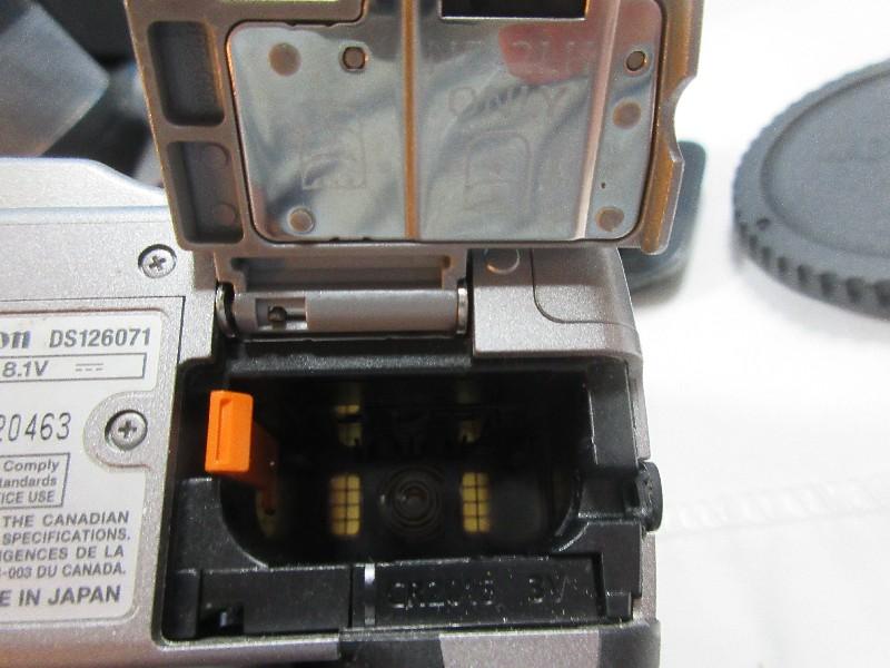 Canon EOS Digital Rebel XT w/Built-In Flash,2 Zoom Lens,Filter,Battery,Charger,Tripod & Bag