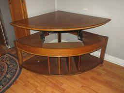 Haverty's Transitional Modern Oak Wood Grain Lift Top Coffee Table Wedge Form w/ Storage