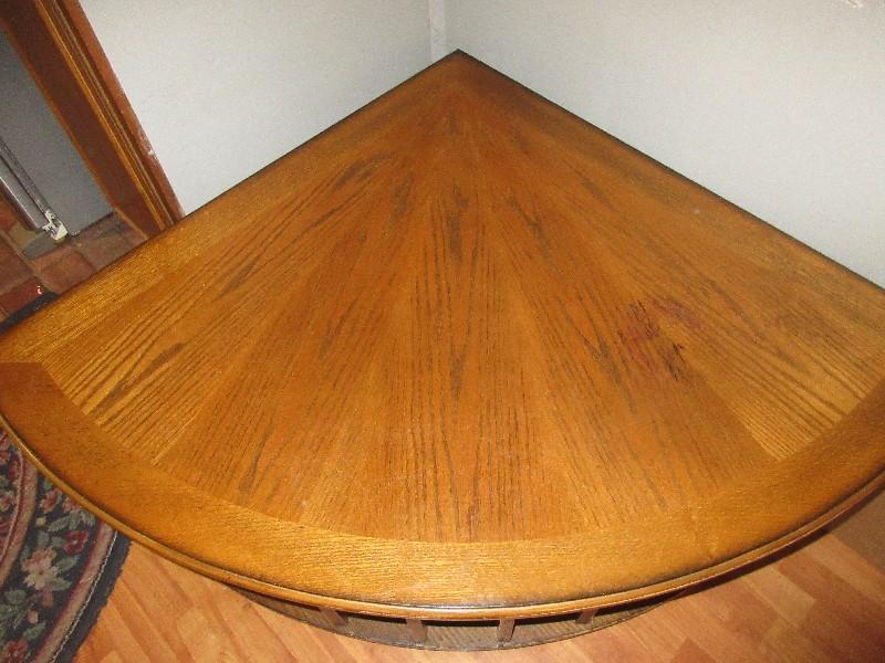 Haverty's Transitional Modern Oak Wood Grain Lift Top Coffee Table Wedge Form w/ Storage
