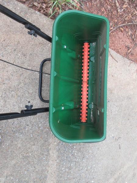 Scotts Accu Green 3000 Fertilizer Spreader