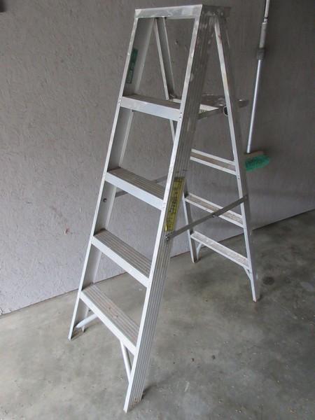 Aluminum 5Ft A-Frame Step Ladder