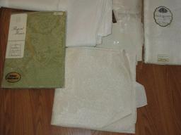 Lot Misc. Linen Table Cloths, Napkins, Traditional Battenburg, Embroidery & Crochet Detailing,