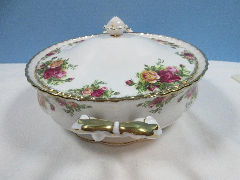 Royal Albert Bone China Old Country Roses Pattern Covered Vegetable Round Serving Bowl 8 3/4