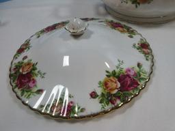 Royal Albert Bone China Old Country Roses Pattern Covered Vegetable Round Serving Bowl 8 3/4