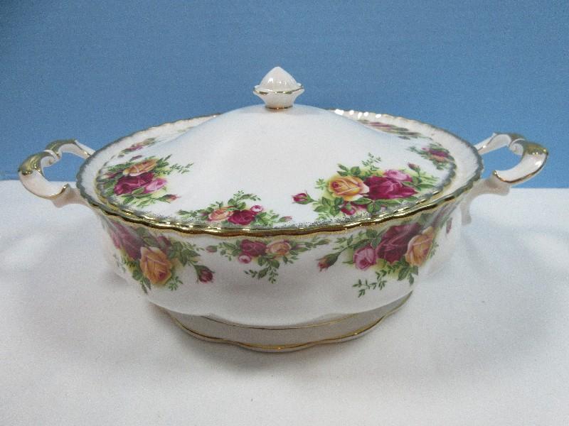 Royal Albert Bone China Old Country Roses Pattern Covered Vegetable Round Serving Bowl 8 3/4