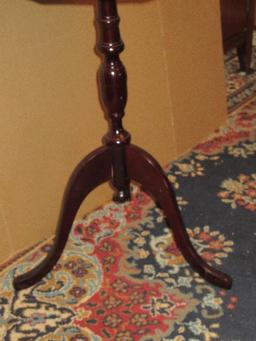 Fantastic Mahogany Finish 25"H Pedestal Pie Crust Wine Table/Green Faux Leather Tooled Top