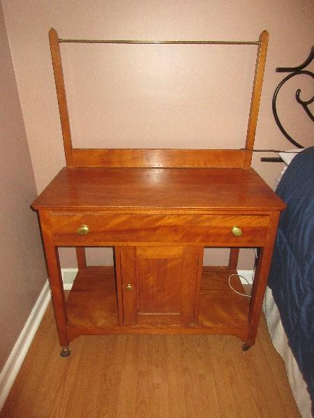 Antique Unique Colonial Revival Style Washstand w/Towel Bar, Pin Cove AKA Knapp Dovetail