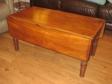 Magnificent Flame Grain Mahogany Drop Leaf Coffee Table w/Drawer on Ring Turned Legs