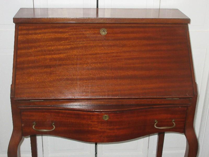 Mahogany Slant-Front Secretary Desk Fitted Interior Pigeon Holes, Bowfront Dovetail Drawer on