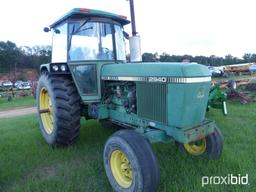 John Deere 2940 tractor