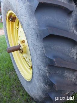 John Deere 2940 tractor