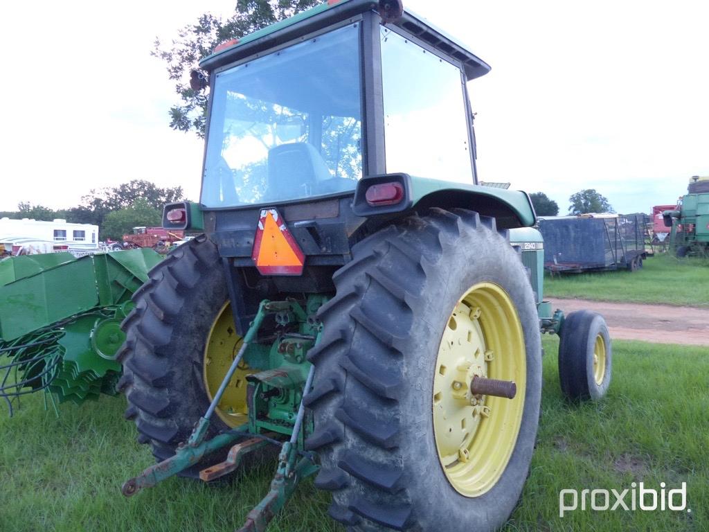 John Deere 2940 tractor