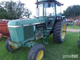 John Deere 2940 tractor