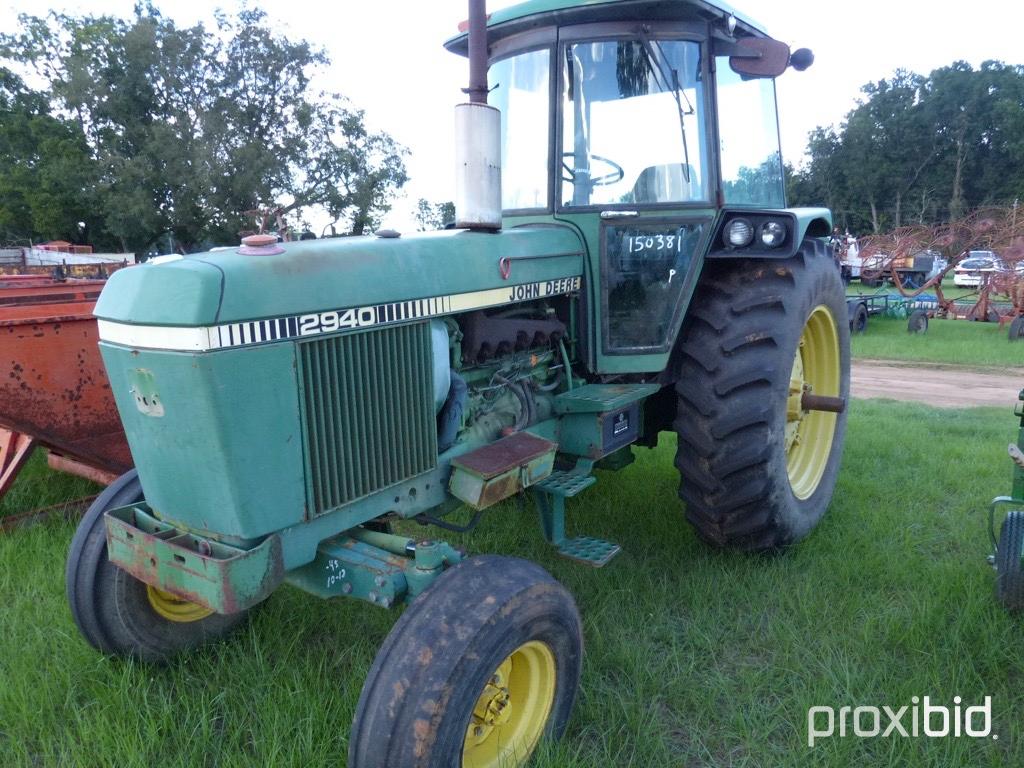 John Deere 2940 tractor