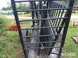 Portable livestock squeeze chute