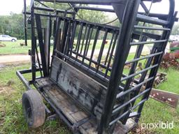 Portable livestock squeeze chute