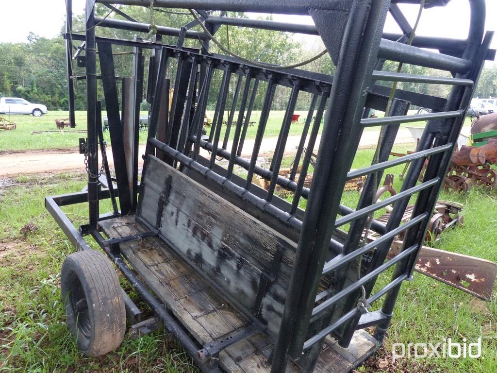 Portable livestock squeeze chute