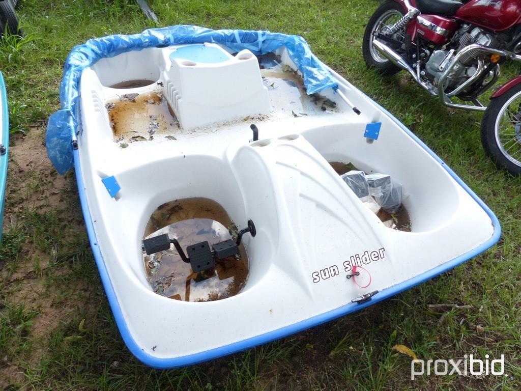 Sundolphin paddle boat