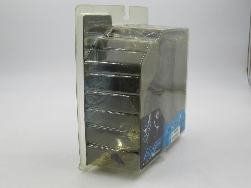 AVP Alien Vs. Predator Action Figure Lot w/Playset