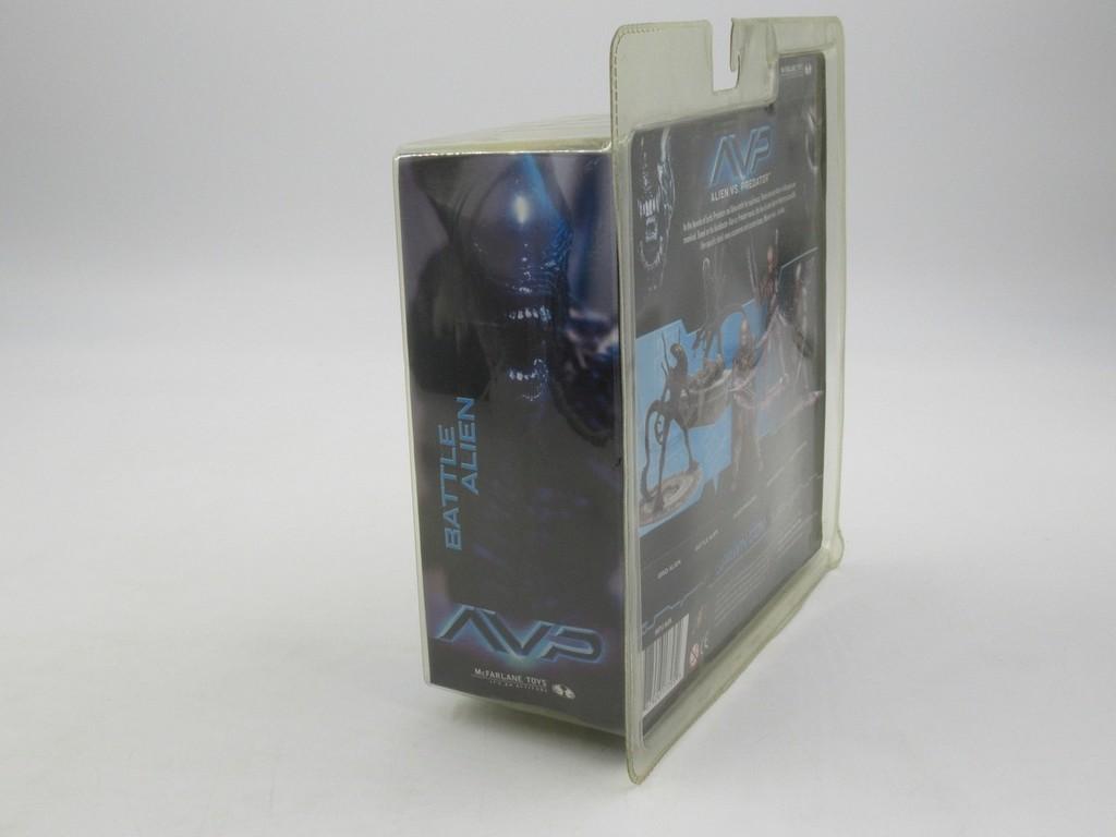 AVP Alien Vs. Predator Action Figure Lot w/Playset