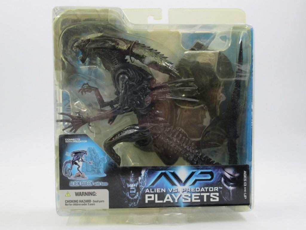 AVP Alien Vs. Predator Action Figure Lot w/Playset