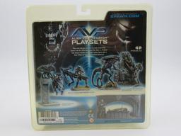 AVP Alien Vs. Predator Action Figure Lot w/Playset