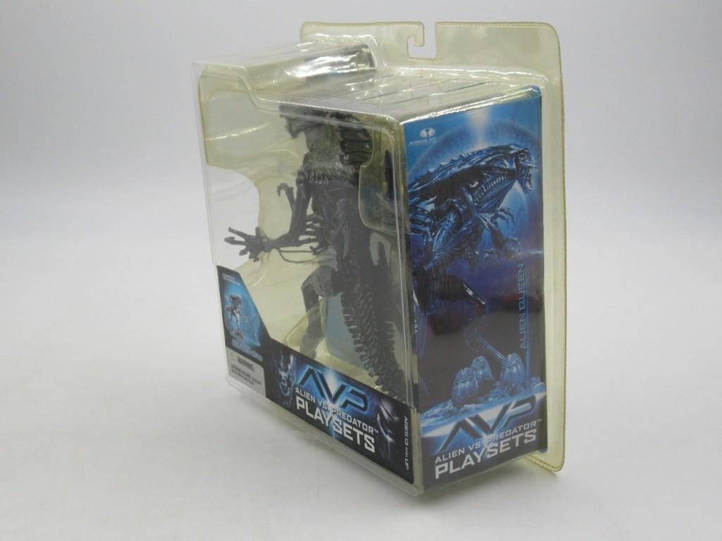 AVP Alien Vs. Predator Action Figure Lot w/Playset