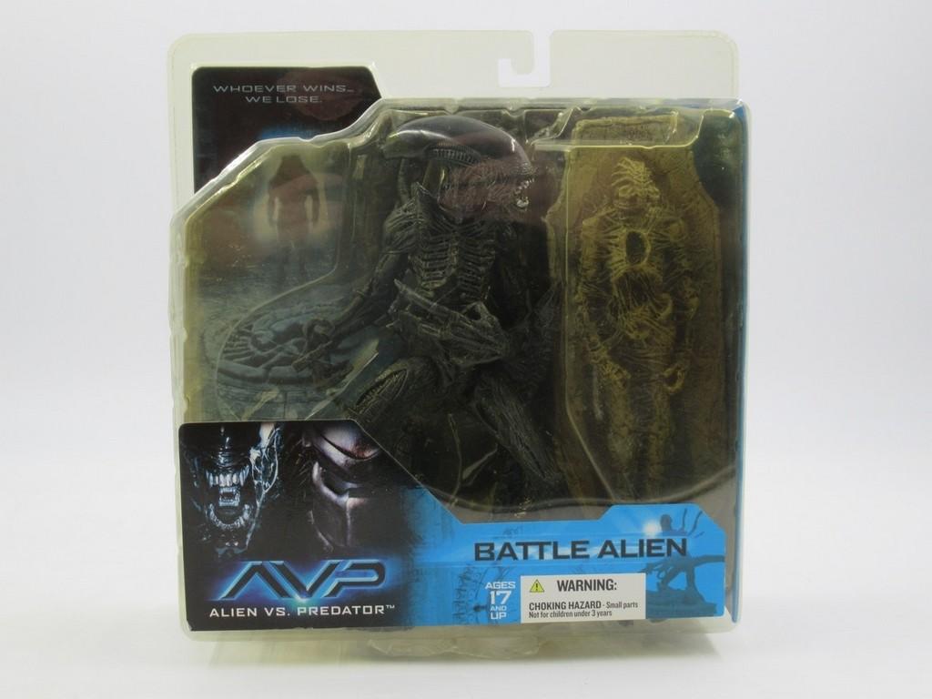 AVP Alien Vs. Predator Action Figure Lot w/Playset