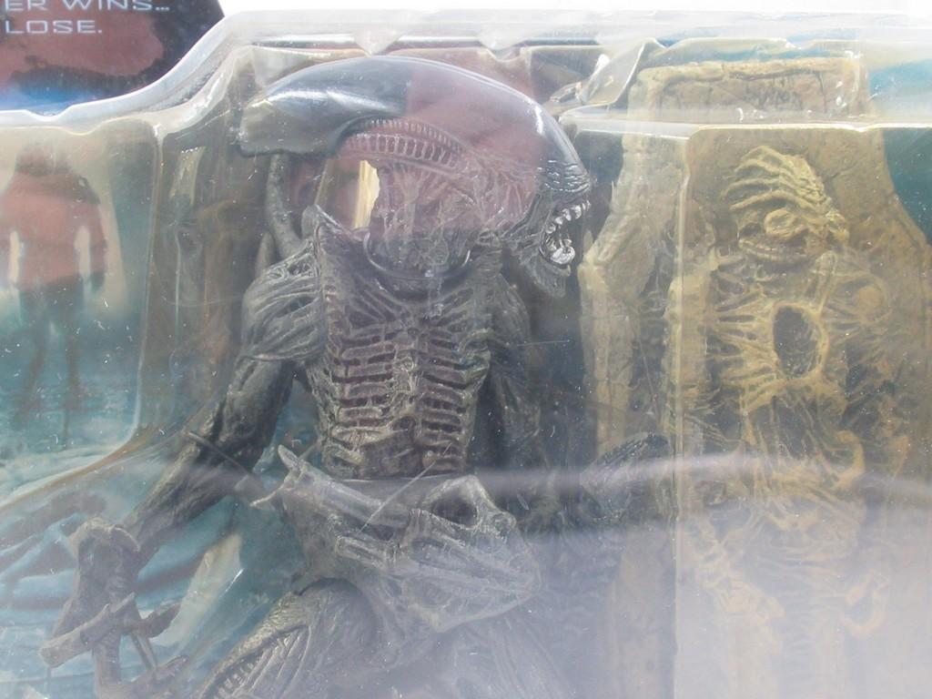 AVP Alien Vs. Predator Action Figure Lot w/Playset