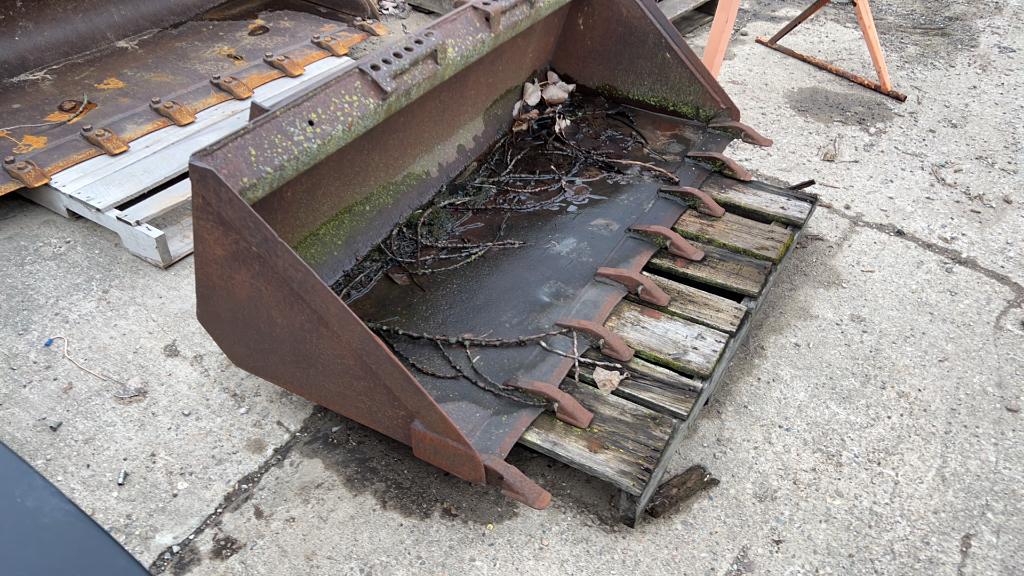 60"Skid Steer Bucket with Teeth