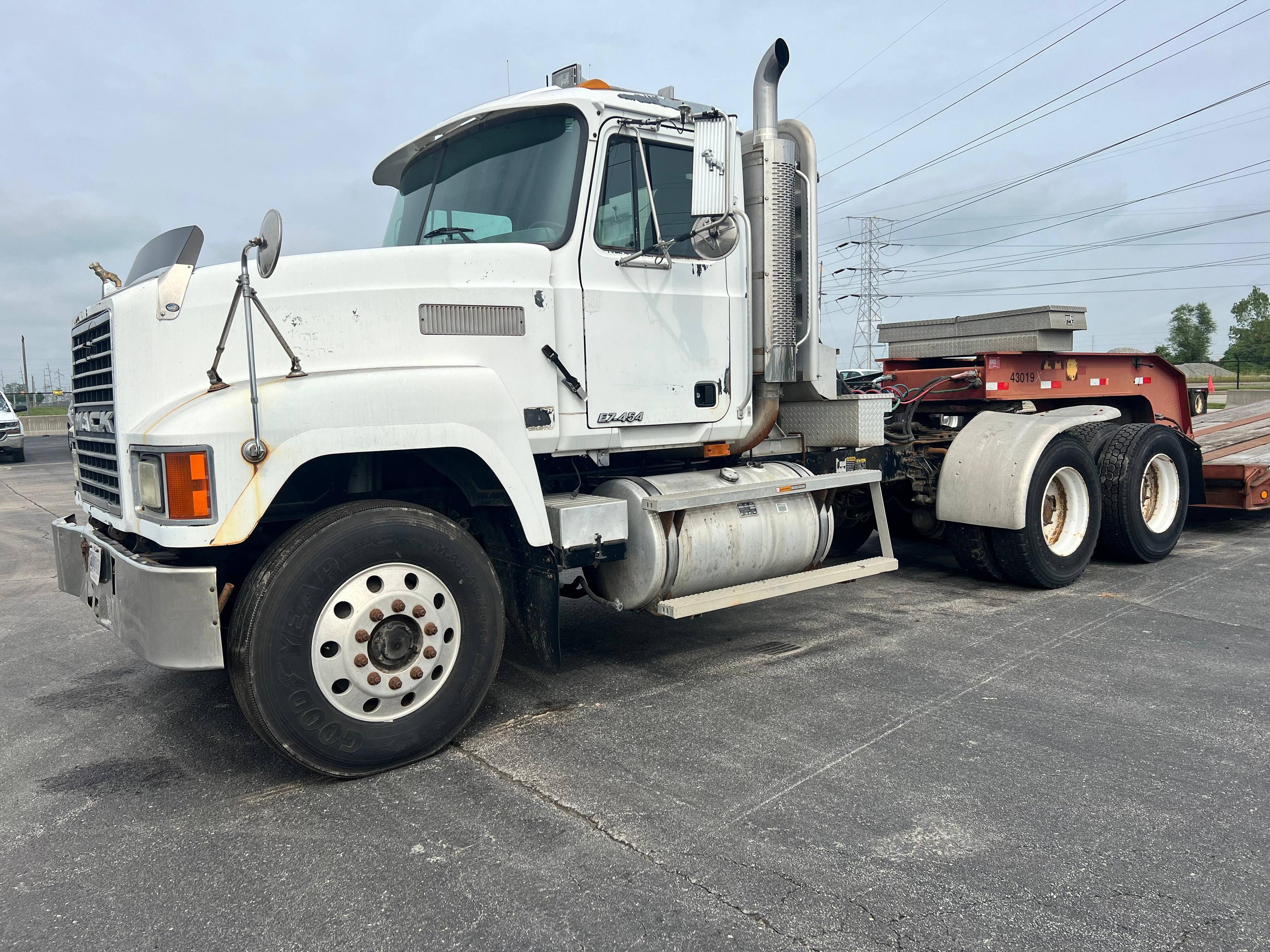 1998 Mack CH613 Day Cab Truck Tractor,