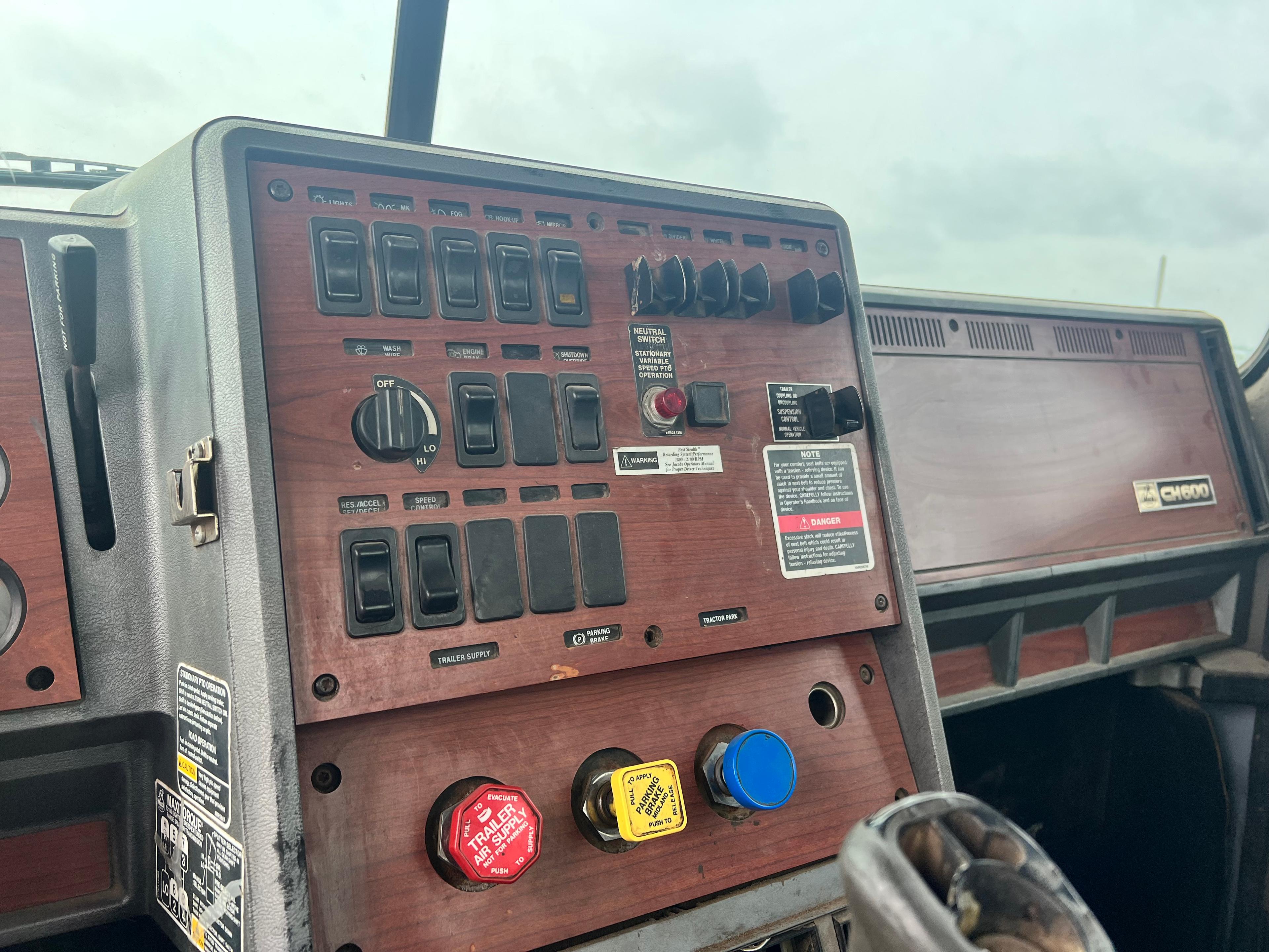 1998 Mack CH613 Day Cab Truck Tractor,