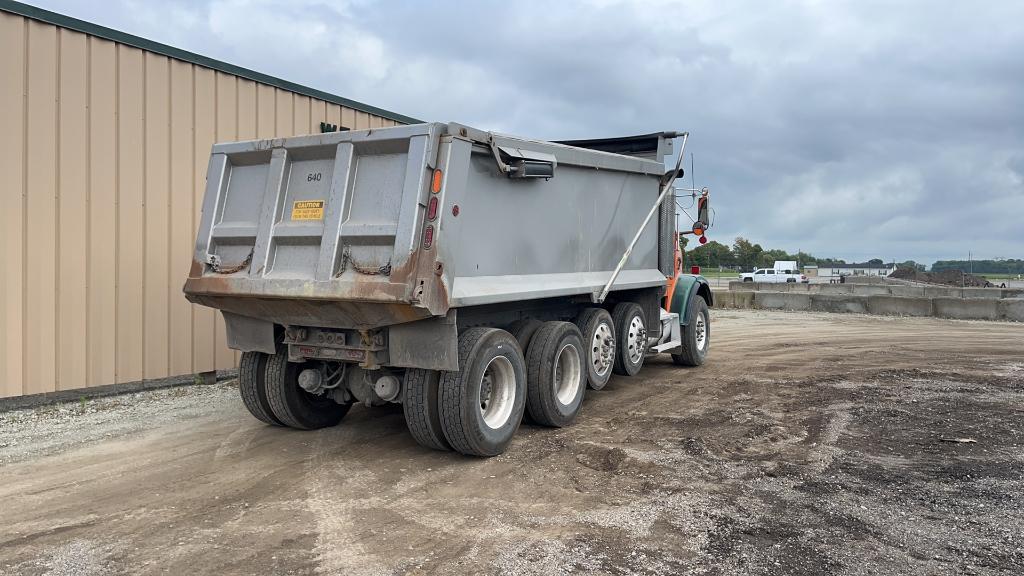 2002 Freightliner FLD112 Dump Truck,