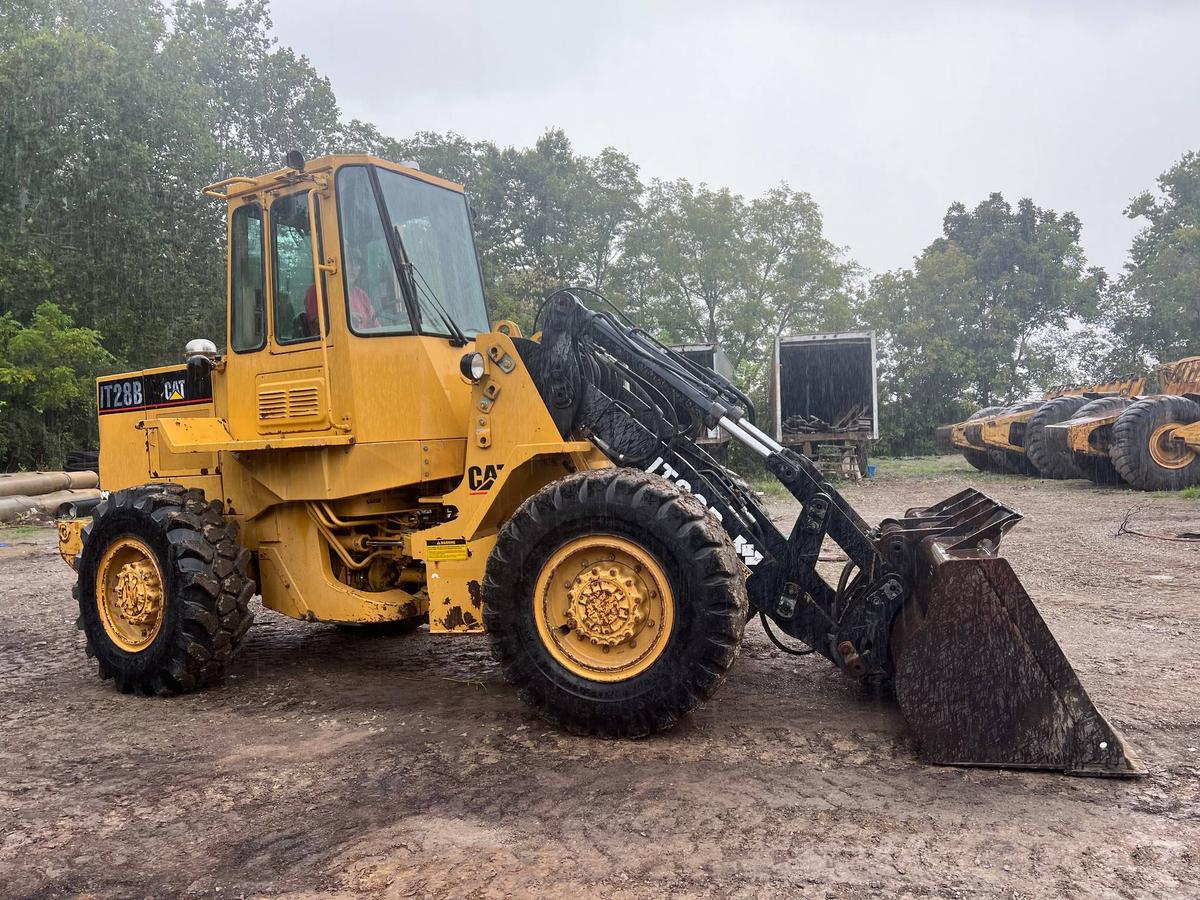 Cat IT28B Tool Carrier Rubber Tired Loader,