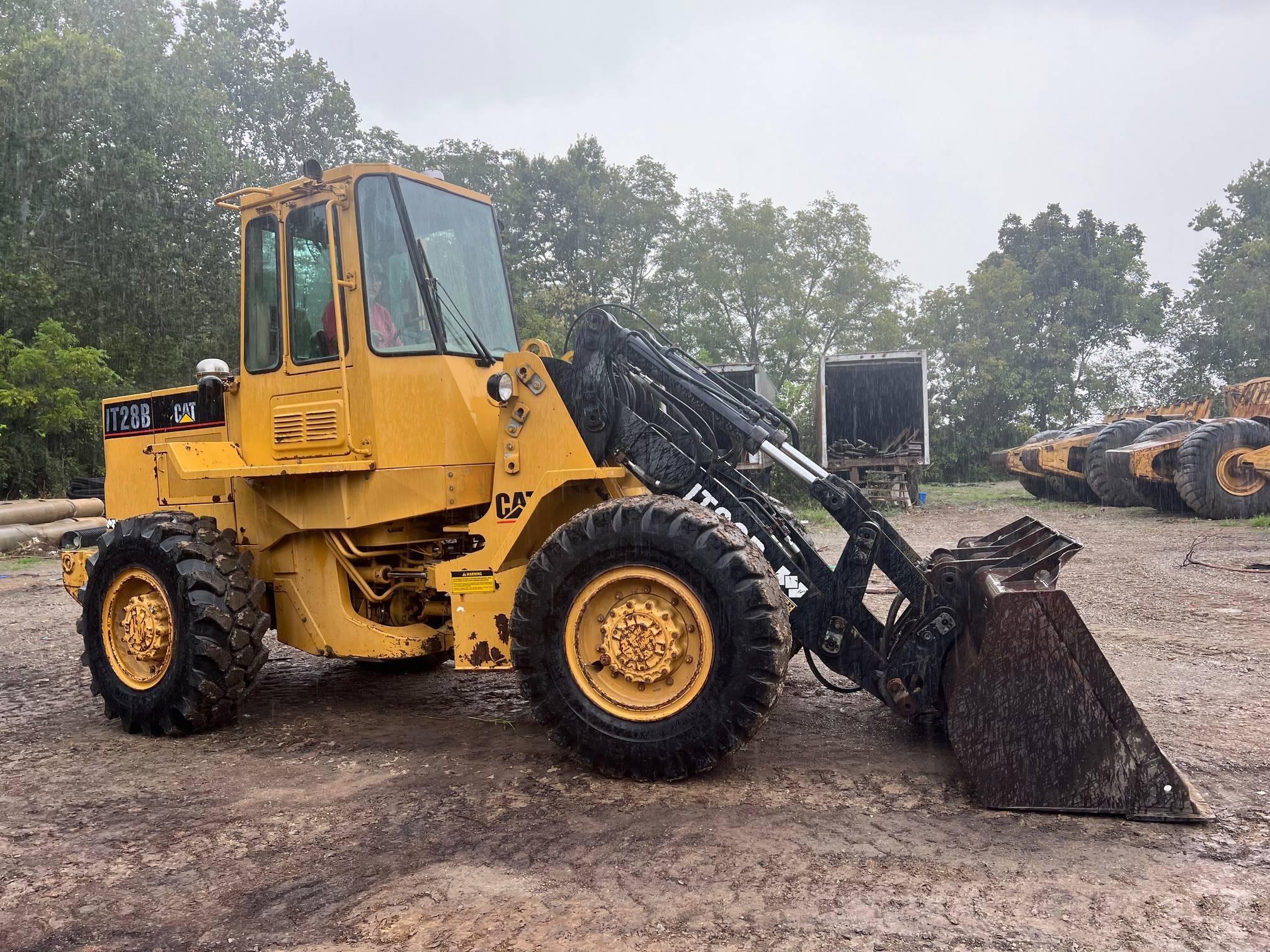 Cat IT28B Tool Carrier Rubber Tired Loader,
