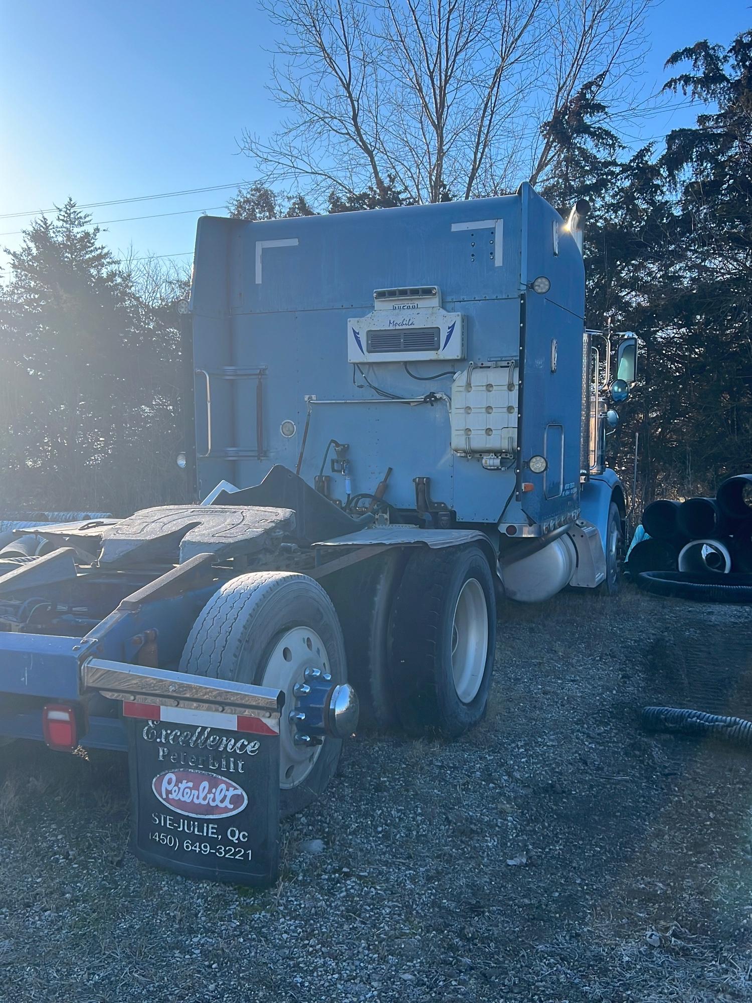2006 Peterbilt Sleeper Truck Tractor