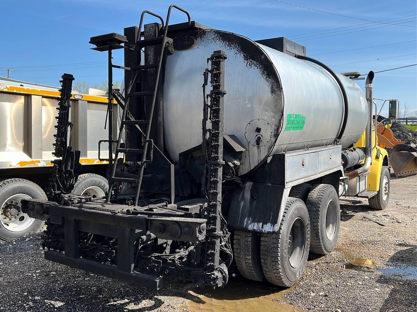 2006 Sterling L7500 Distributor Truck