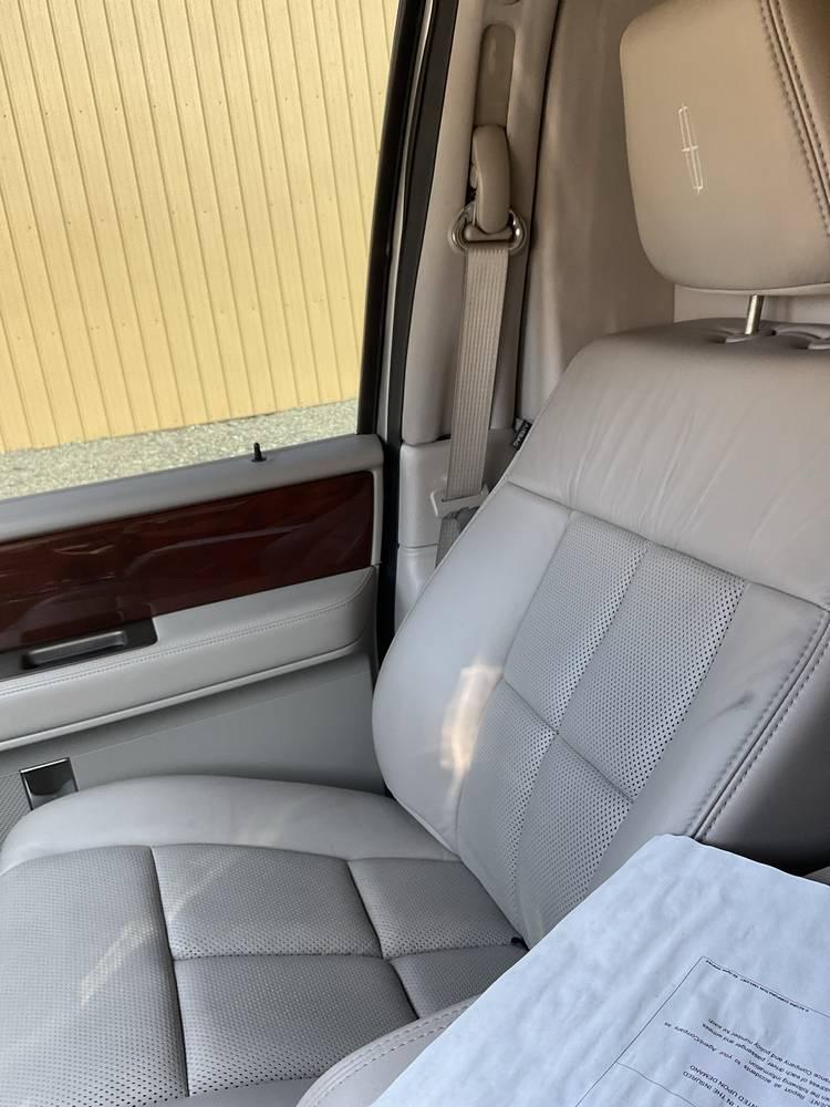 2011 Lincoln Navigator LCW  10 Passenger Limousine