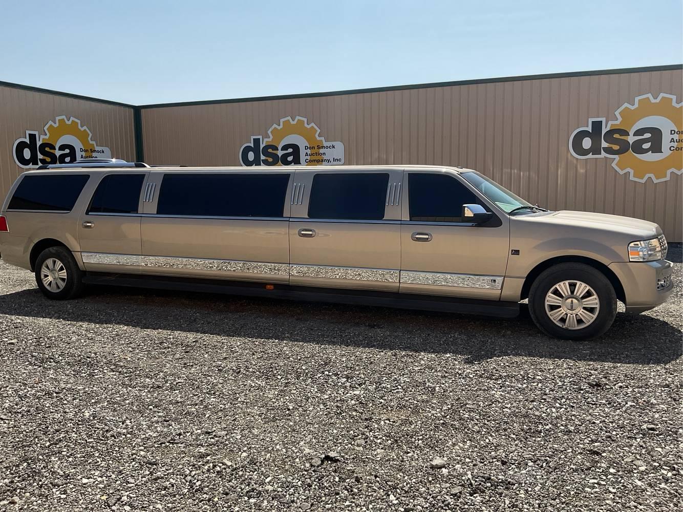 2011 Lincoln Navigator LCW  10 Passenger Limousine