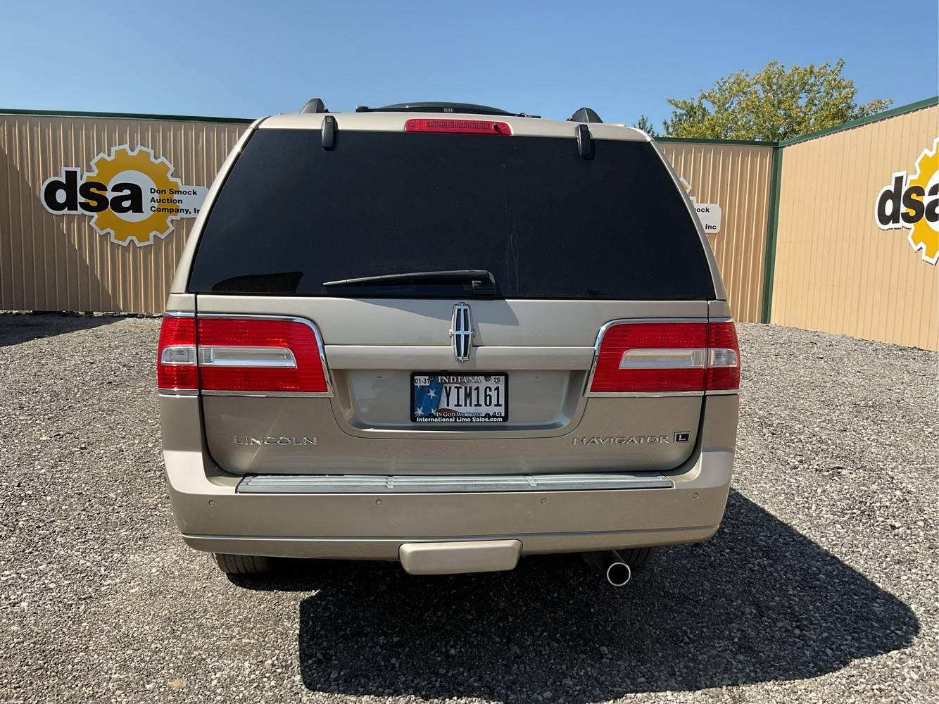 2011 Lincoln Navigator LCW  10 Passenger Limousine