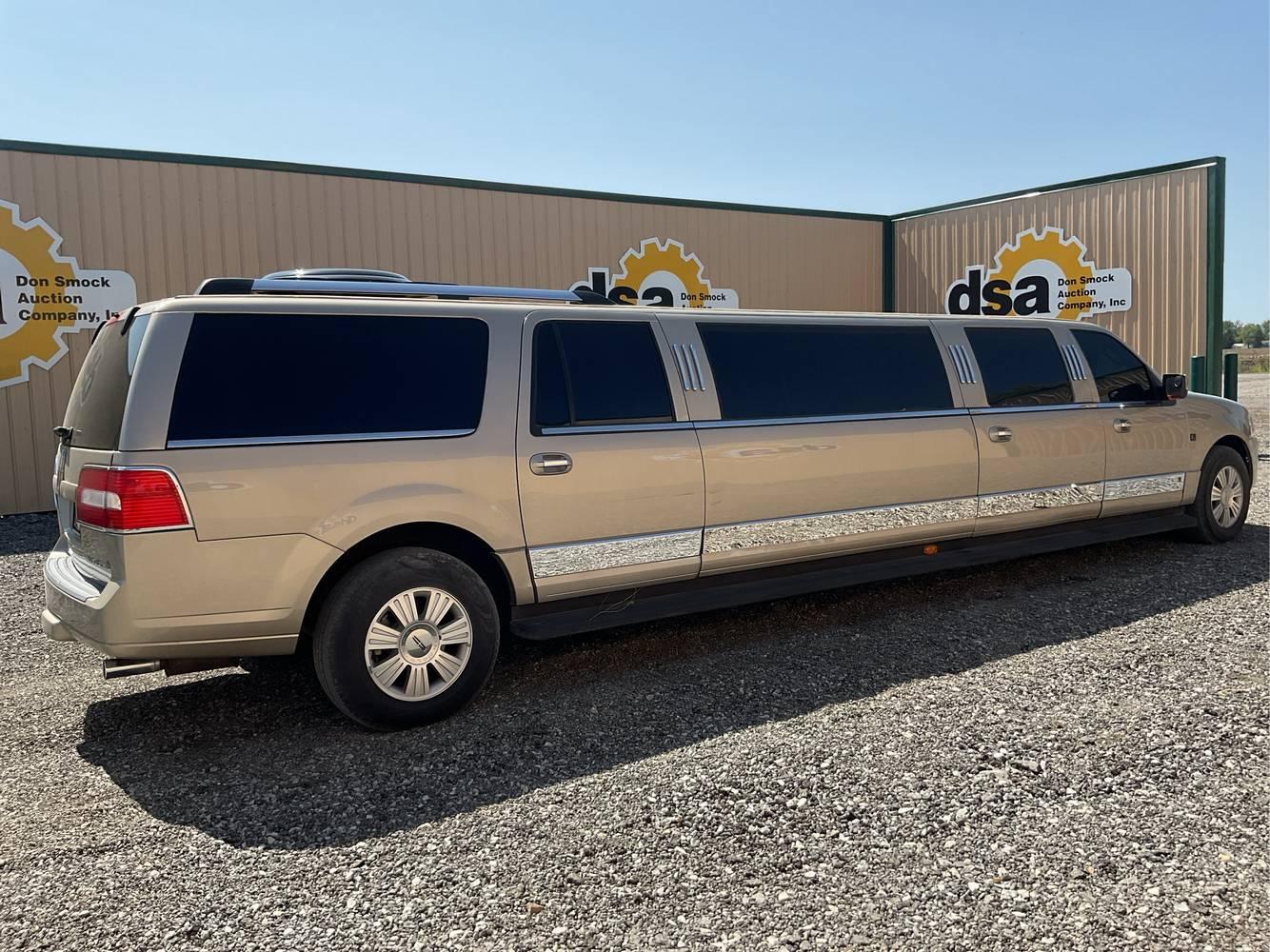 2011 Lincoln Navigator LCW  10 Passenger Limousine