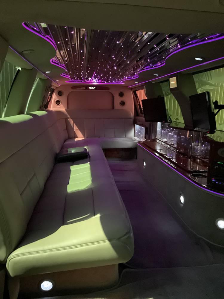 2011 Lincoln Navigator LCW  10 Passenger Limousine