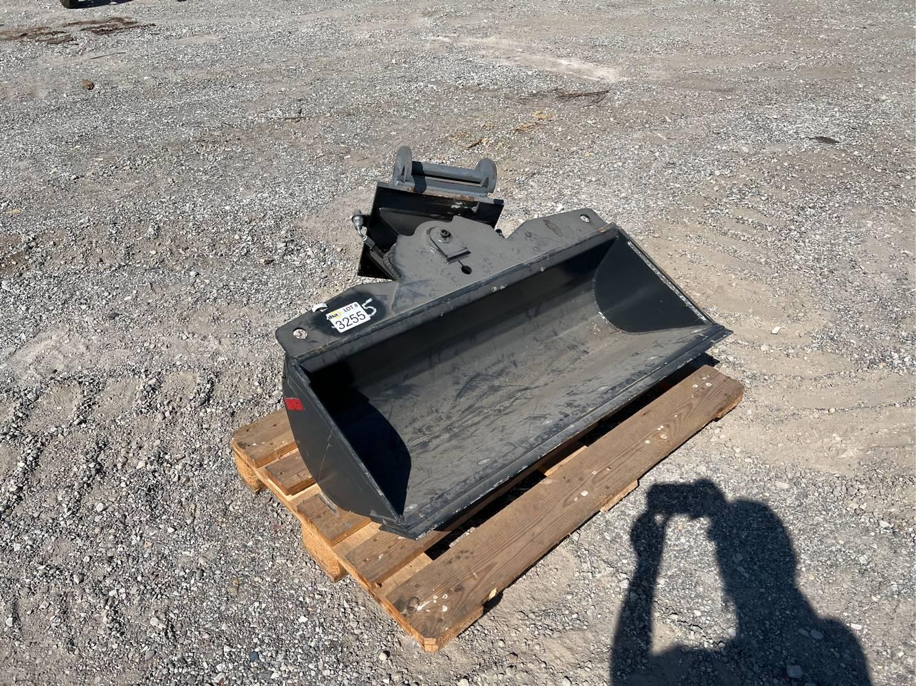 Mongo 42” Tilt Bucket Fits a Bobcat X- Change