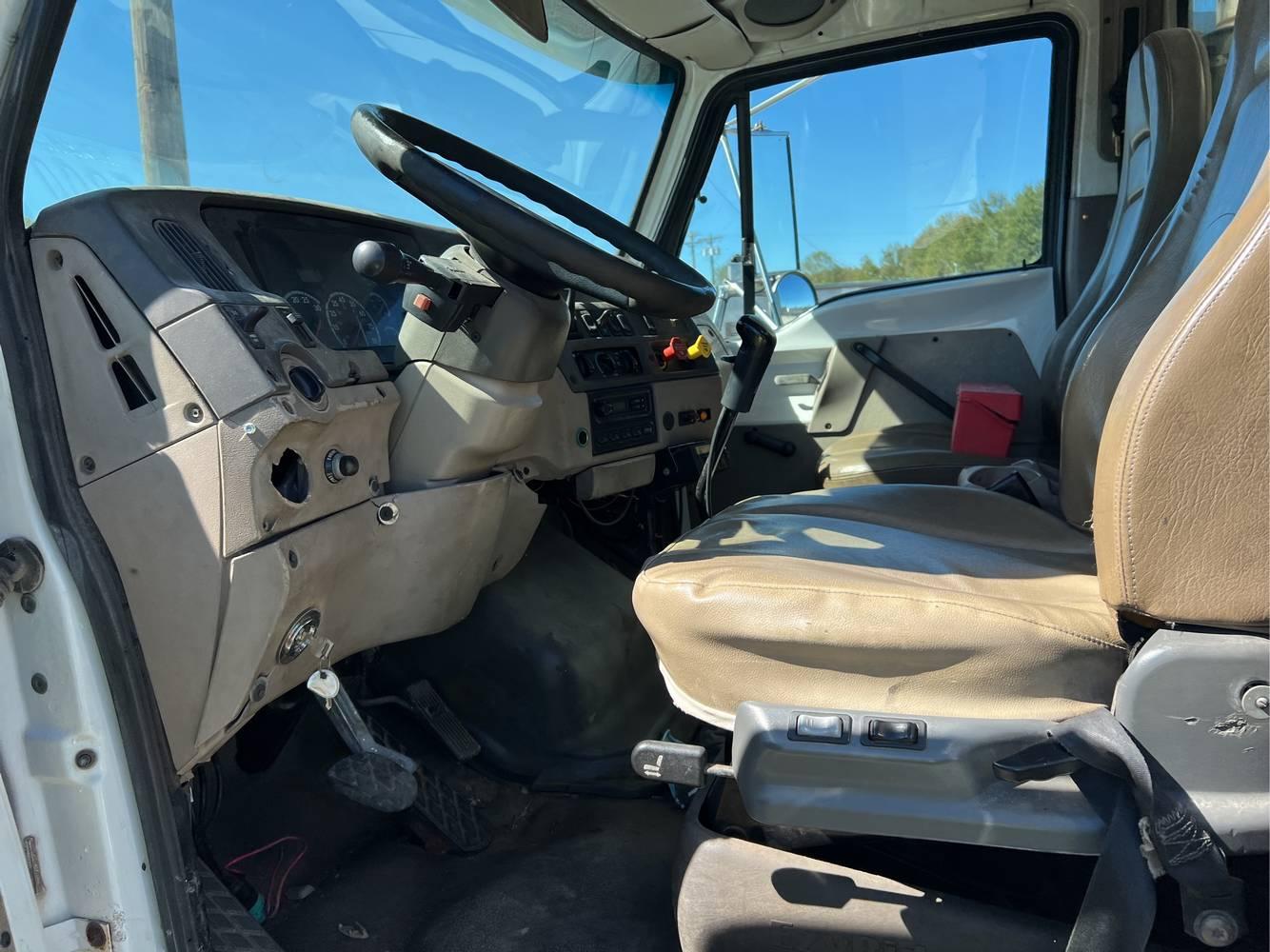 2004 Sterling A9500 Day Cab Truck Tractor