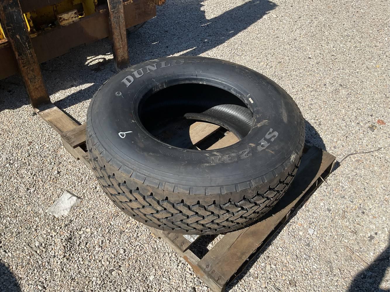 (1) Unused Dunlop 385/65R22.5 Tire