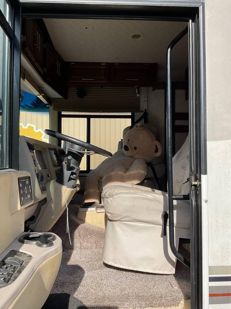 2002  Winnebago  Chieftain  Motorhome